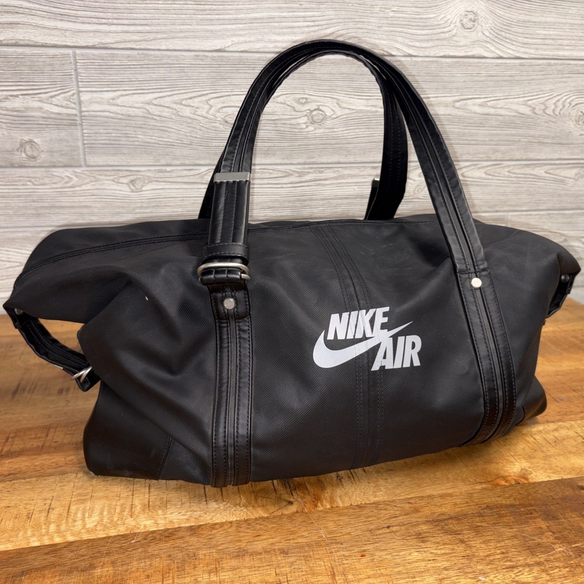 バッグ 2000s NIKE Leather Bag DEADSTOCK Rare Nike Air Swoosh Black Gym Duffel Bag With Nike Hardware EUC