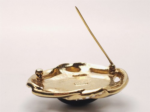Spilla Trifari - Cristallo Smalto Oro - Foto 10 di 12