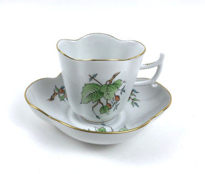 Herend Mokka kl. Kaffee Tasse vierpass Form Hagebutten Goldrand Top