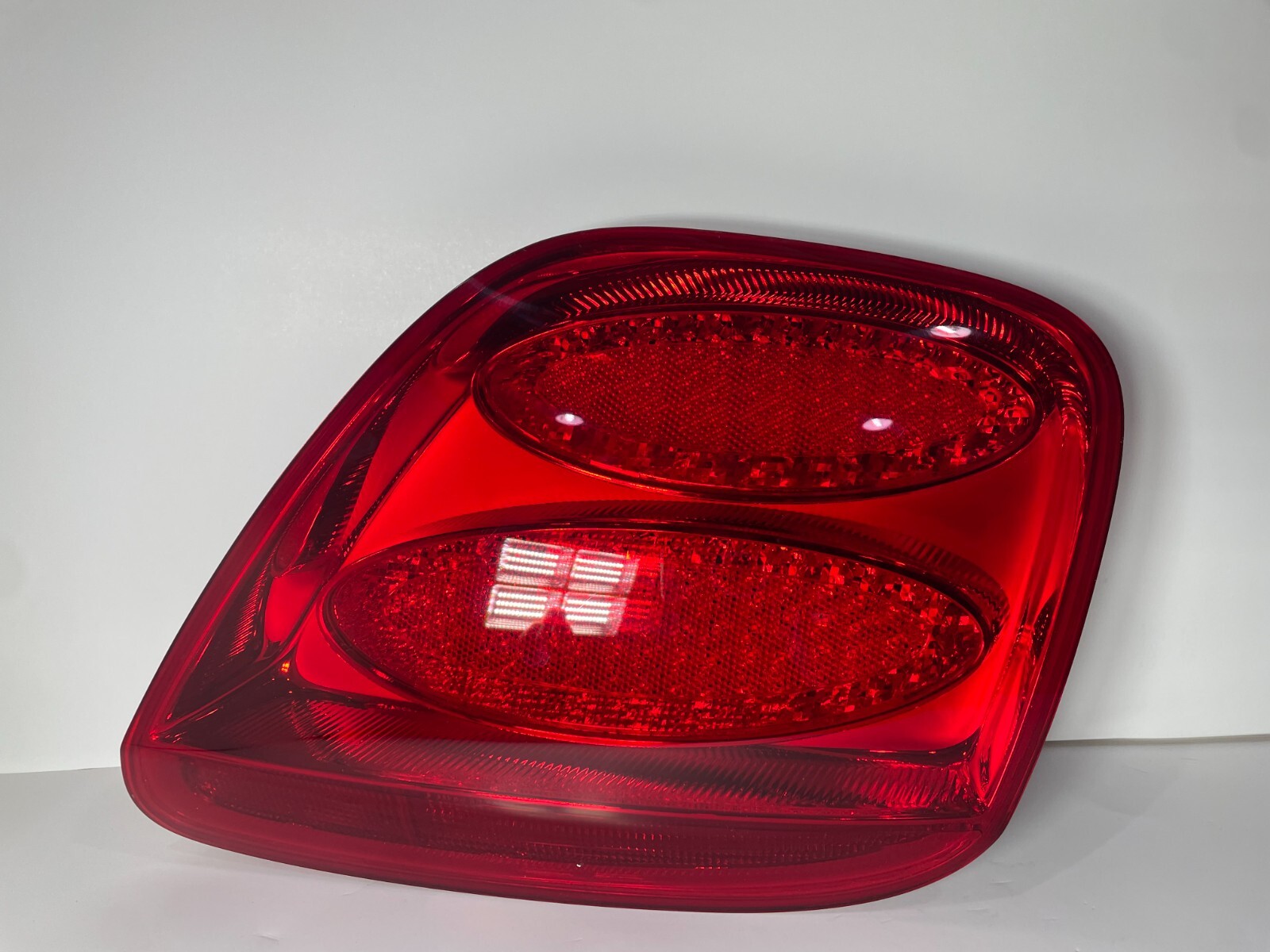 2003-2009 BENTLEY CONTINENTAL GT REAR RIGHT TAIL LIGHT BRAKE LAMP 3W8945096T OEM