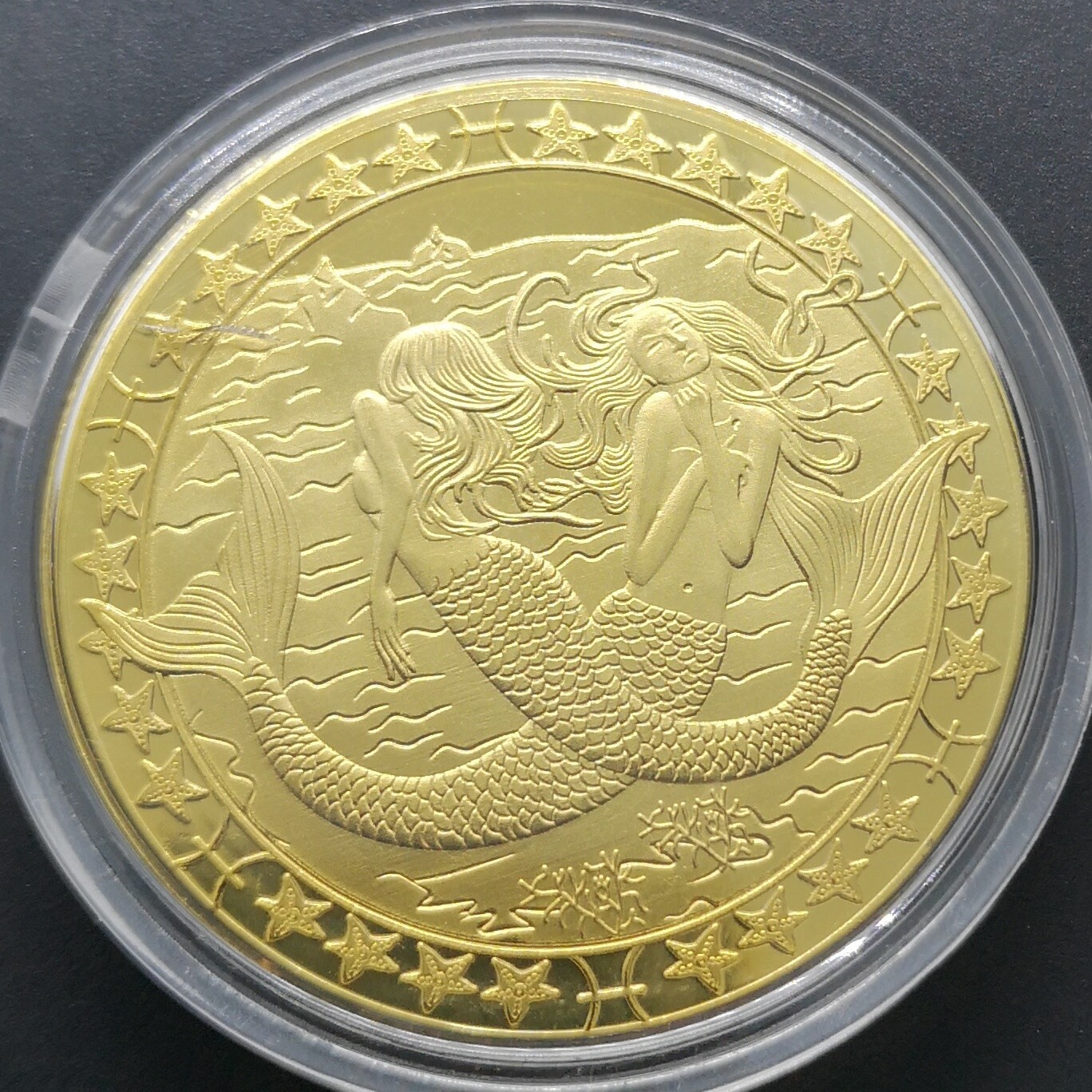 Astrologische Fantasiemarke vergoldet Zeichen des Fisches, 4 cm