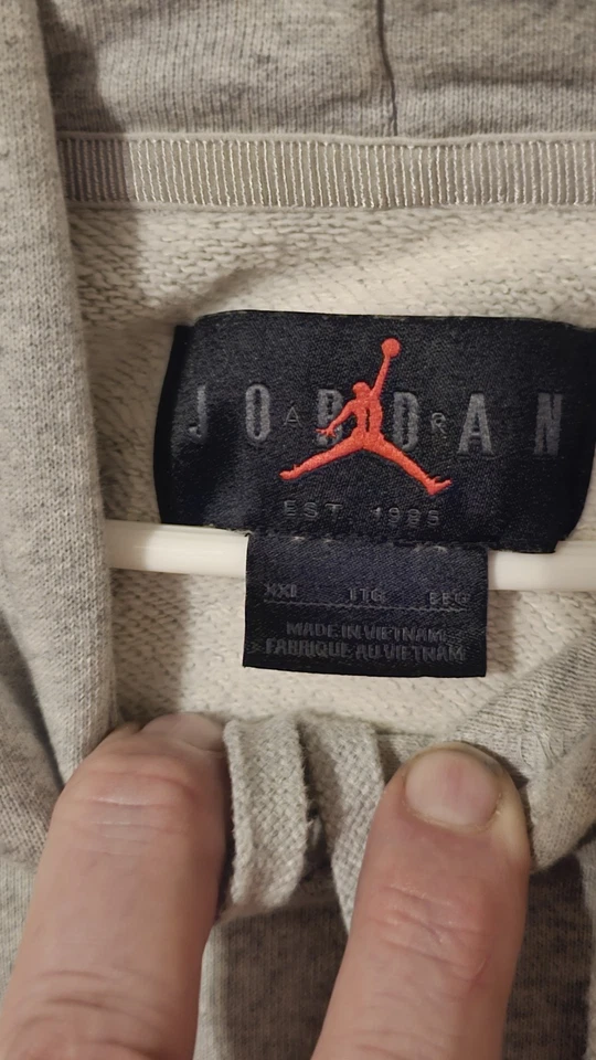 Sudadera con Capucha Jordan Undefeated Gris DS Talla XL Usada Una Vez Foto 2 de 4