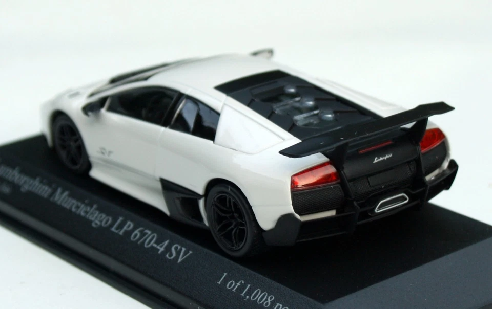 Lamborghini Murciélago LP 670-4 SV Anno 2009-2010, Bianco, Minichamps In M. 1:43 - Immagine 2 di 4