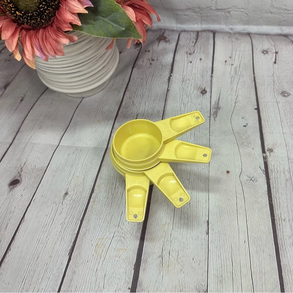 vintage tupperware gold Measuring Cups replacements not a full set