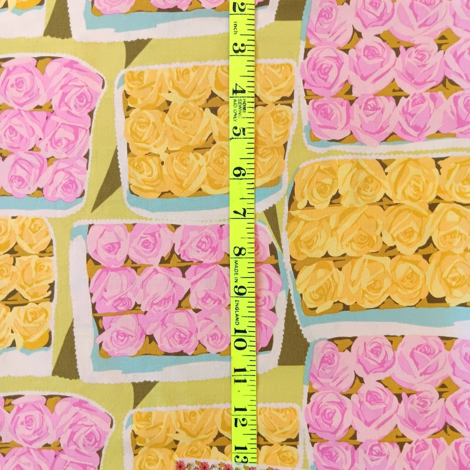 Tela de algodón Martha Negley Flower Market en caja docena rosas rosa amarillas 35" x 42" Foto 2 de 4