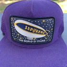 Chapeau de camionneur Supreme Purple Blimp World Is Yours en maille snapback authentique rare