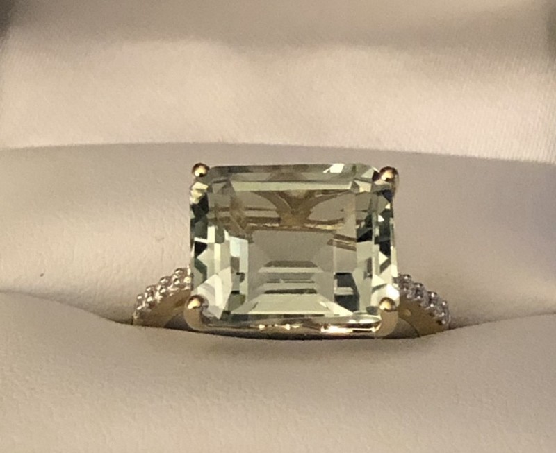I0k Yellow Gold Green Amethyst and Diamonds Cocktail Ring 
