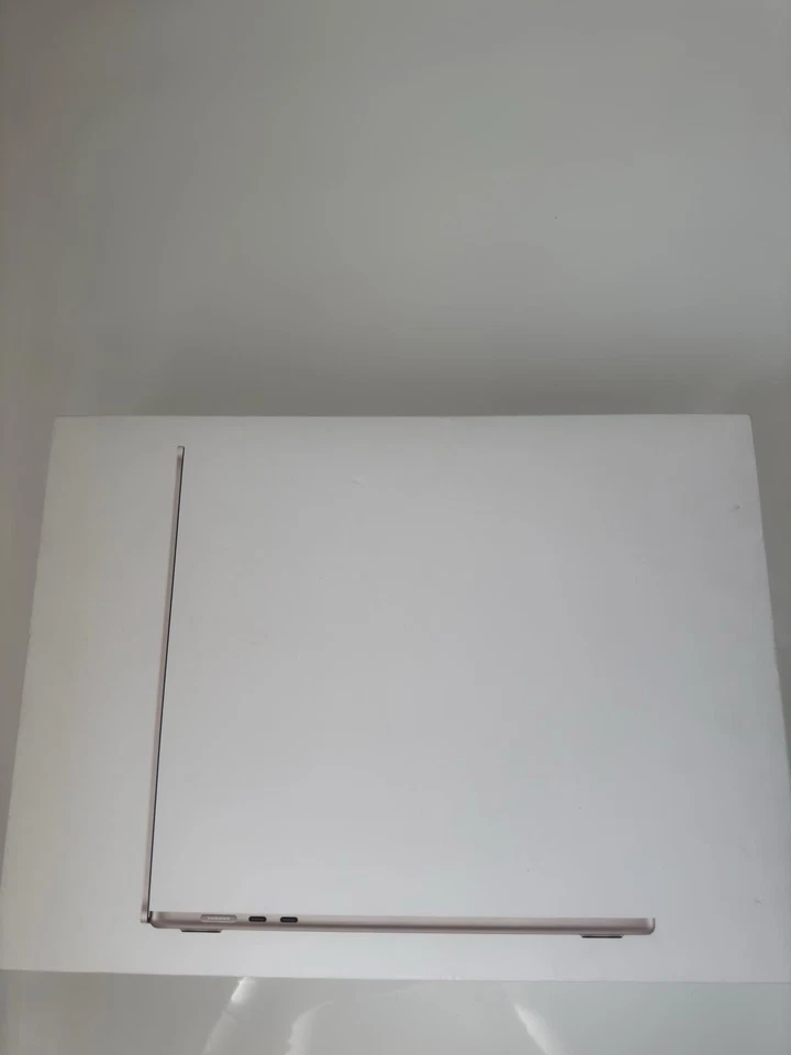 Apple MacBook 15,3 Zoll, M3 Prozessor, 8 GB RAM, 512 GB SSD - Bild 2 von 4