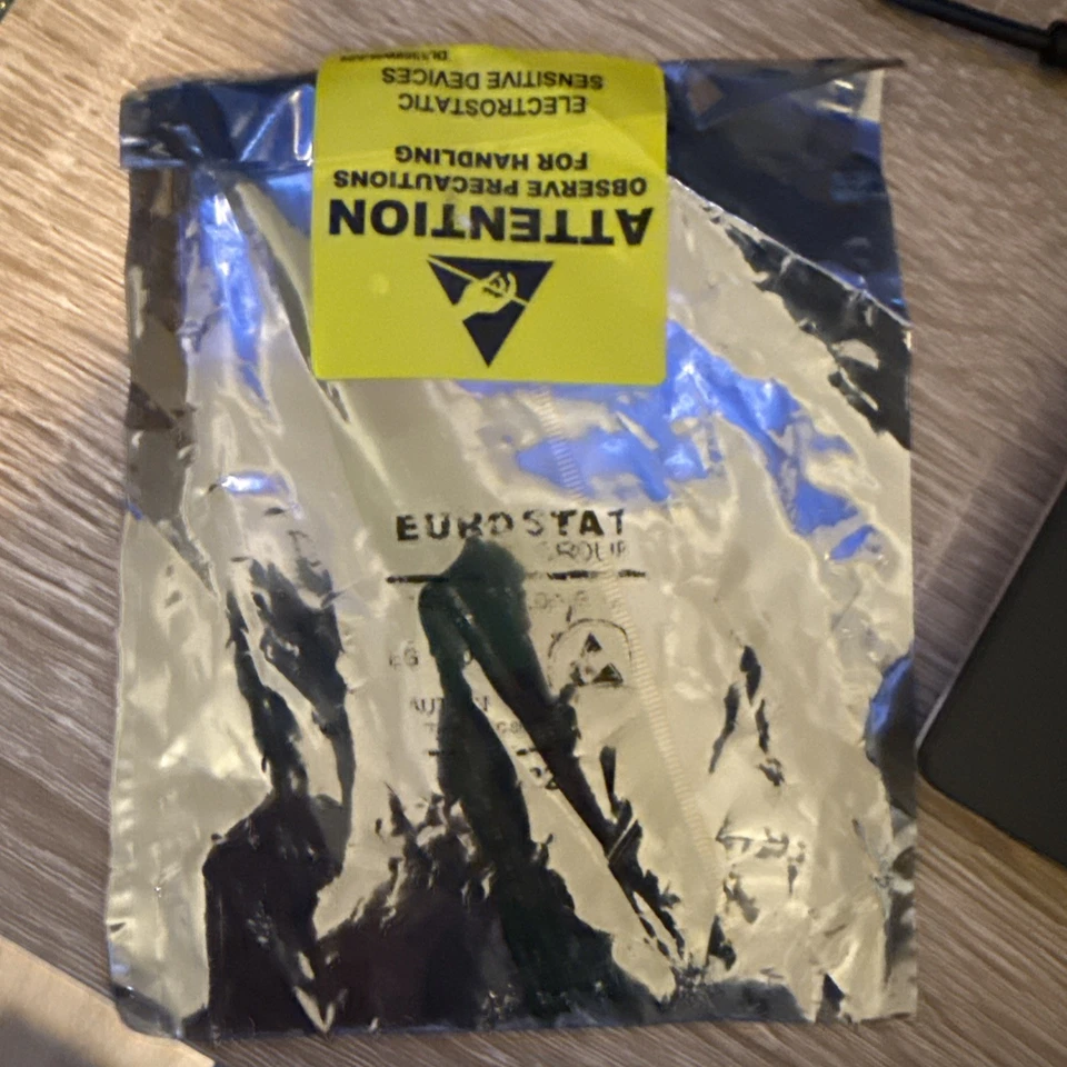 SK Hynix 32GB 2RX4 PC4-2933Y DDR4 ECC Server Memory RAM - HMA84GR7CJR4N-WM - Image 3 of 4