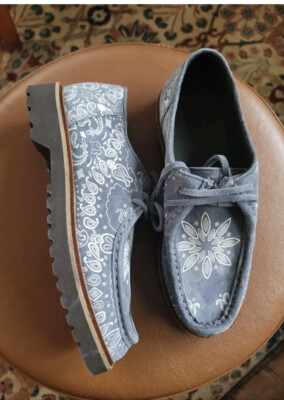 Urban Outfitters Blue Paisley Geoff Wallabee Men Soes Size  display picture 1