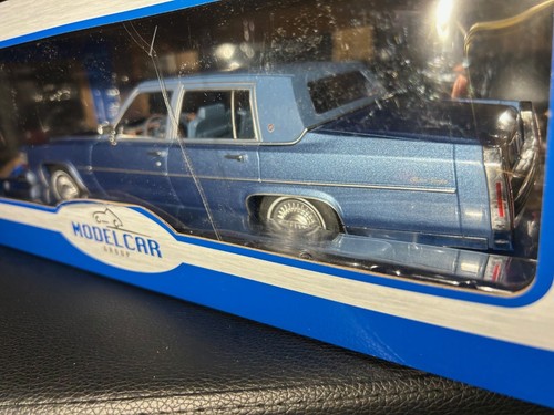 1/18 MCG - 1982 CADILLAC FLEETWOOD BROUGHAM - LIGHT BLUE METALLIC - Picture 9 of 24