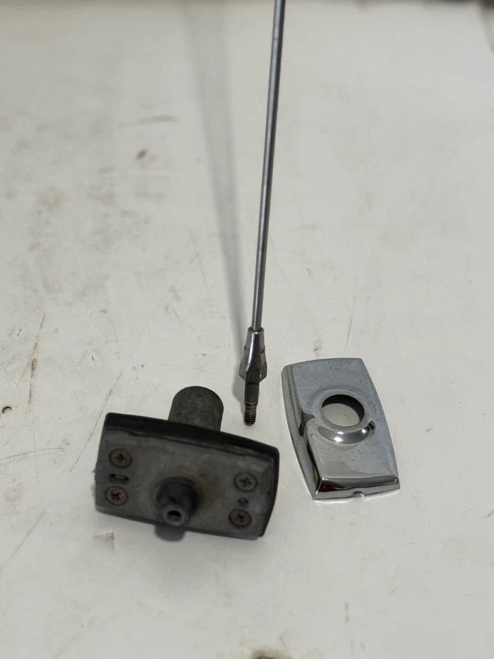 1987-1991 Ford F150 F250 F350 BRONCO FENDER MOUNTED ANTENNA ASSEMBLY OEM - Image 3 of 4