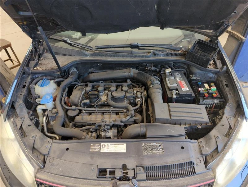 Conjunto de puerta delantera derecha usado se adapta a: Volkswagen Golf GTI 2010 HTBK electri Foto 2 de 4