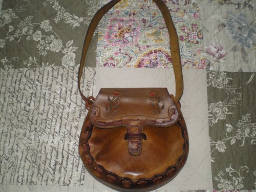 MEDIUM SIZE VINTAGE 1970’s HIPPIE HAND TOOLED FLORAL LEATHER BOHO SHOULDER BAG