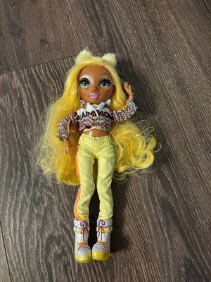 Rainbow High WINTER BREAK Sunny Madison Doll - Yellow w/ Beanie Boots & Sweater