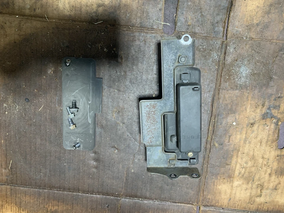 Honda Rebel 450 cmx 450 1986 montaje de caja de fusibles Foto 4 de 4