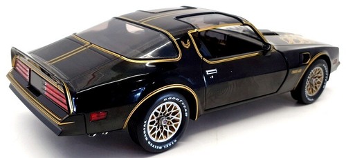 Greenlight 1/18 Scale 19098 - 1977 Pontiac Firebird Trans Am - Black - Picture 2 of 8