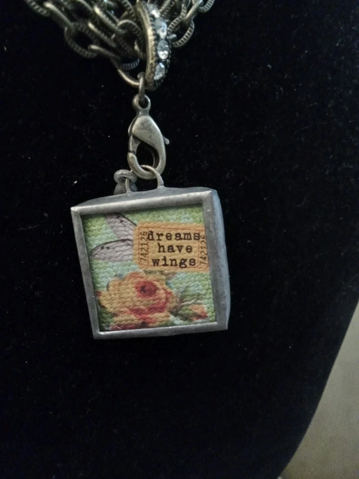 Jewel Kade Rare Charm "Dreams Have Wings" On 5 Strands Chain  Brass Necklace  - Imagem 3 de 4