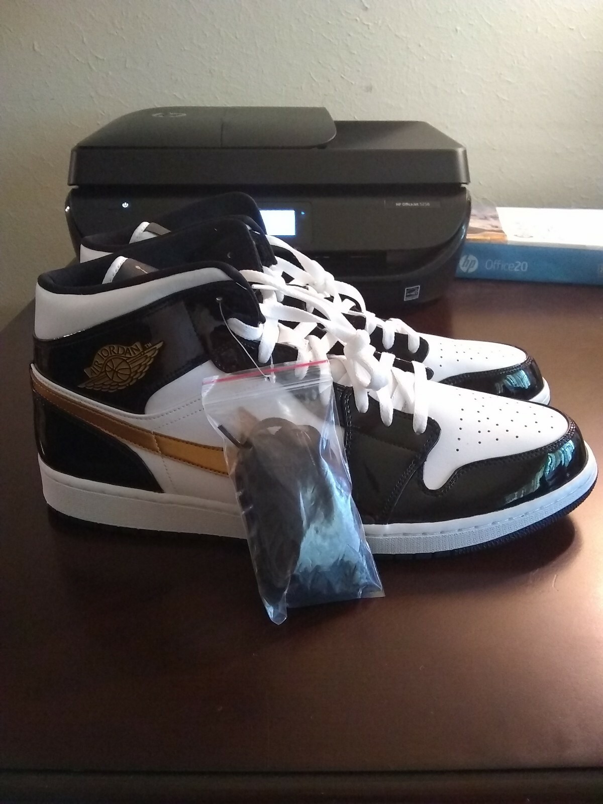 jordan 1 metallic black and gold