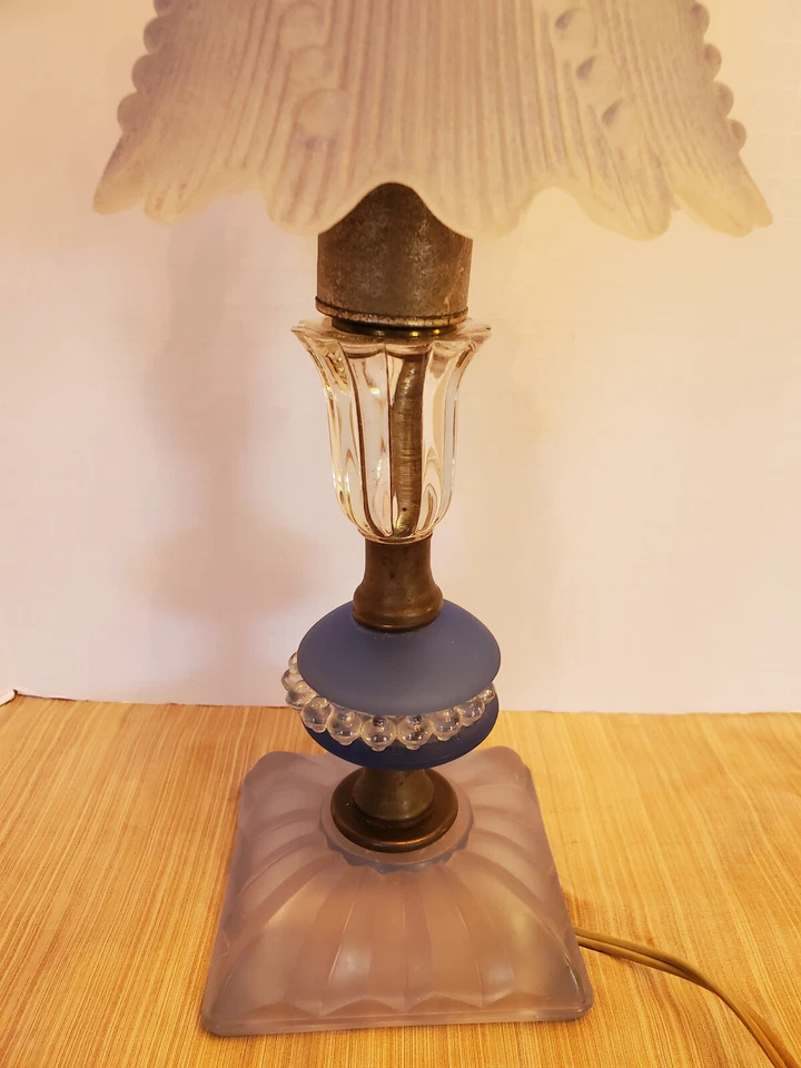 Vintage blue & white  glass table Lamp beaded  pattern and scalloped glass shade - Image 3 of 4