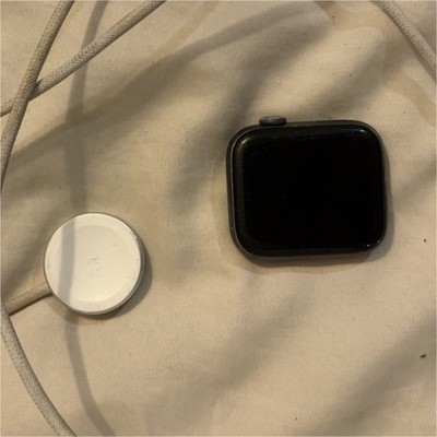Apple Watch Series 6 40mm GPS 32GB Black Aluminum, Heart Rate, White Band