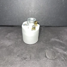 PORCELAIN MEDIUM BASE 1/8-27 IPS HICKEY THREADED KEYLESS LAMP SOCKET 250V- 660W