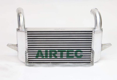 AIRTEC Top Feed Ladeluftkühler Upgrade 70mm (schwarz) für Ford Sierra 3-Türer / Sapphi