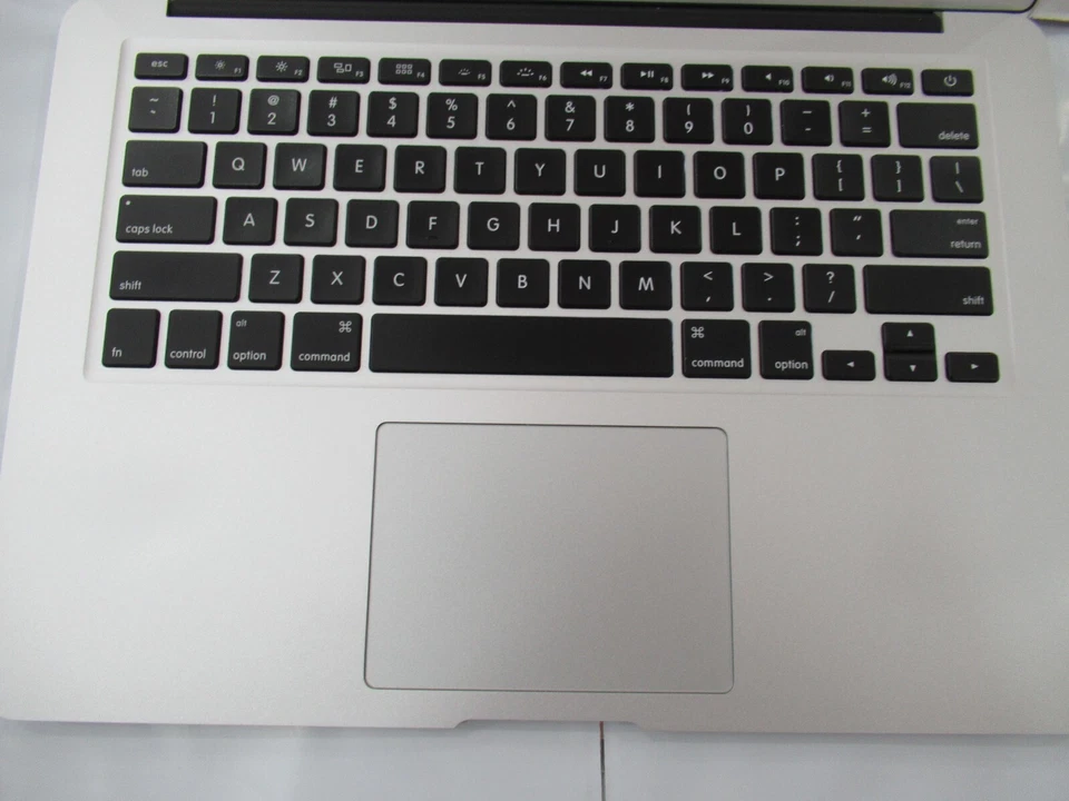 Apple MacBook Air 13" Early 2015 Core i5 1.6GHz 8GB RAM 128ssd - Image 3 of 4