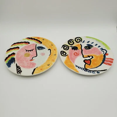 2 platos Bella Casa de Ganz con diseño de cara abstracta - Imagen 1 de 4