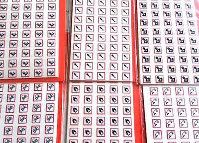 10mm x10mm (1cm) Gefahrenwarnschilder / GHS / CLP Aufkleber verschiedene Mengen