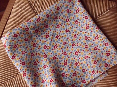 Tissu Vintage à Petites Fleurs Anciennes - Coupon 44 X 89 Cm - Motif Fleuri Multicolore