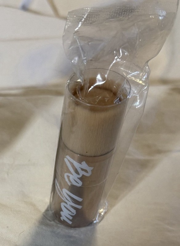 bareMinerals Beautiful Finish Foundation Brush Limited Edition 