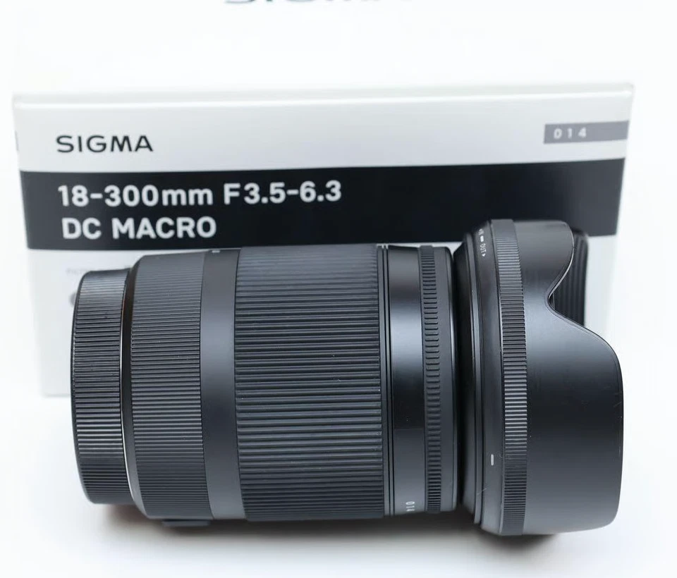 Sigma 18-300mm F/3.5-6.3 DC Macro OS HSM 'C' Lens Canon Fit (Boxed) - Image 2 of 4