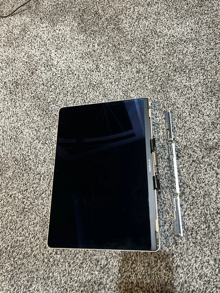 Apple 13.3" Display Screen for MGND3LL/A - Gold (661-16808) - Image 3 of 3