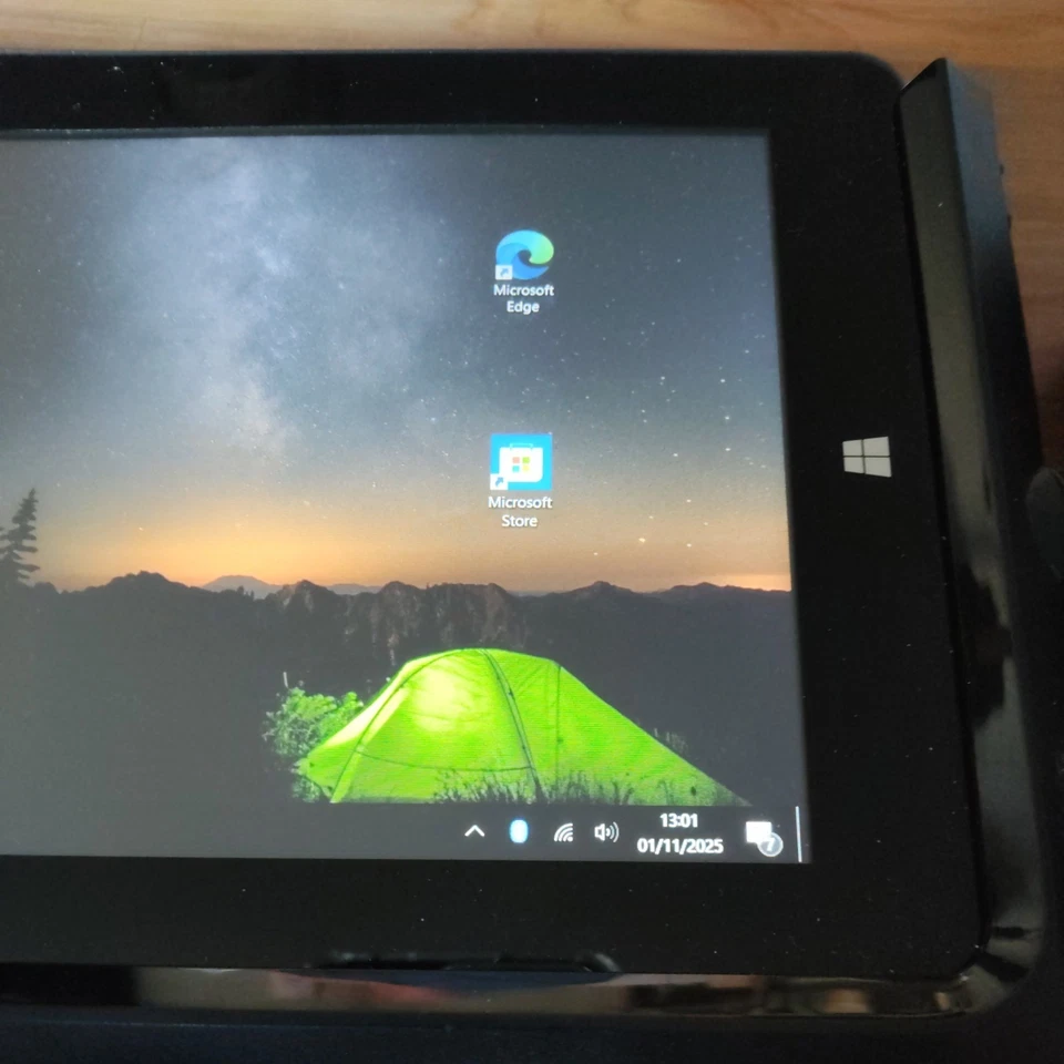 Linx Vision 8" Tablet with Xbox Controller - Black Great Condition - Image 3 of 4