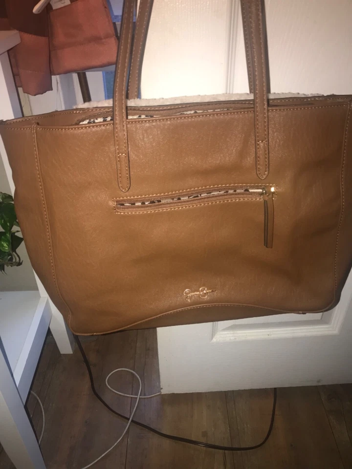 Bolso Jessica Simpson Vienna, marrón, sherpa, precio de venta sugerido por el fabricante 118 USD Foto 4 de 4