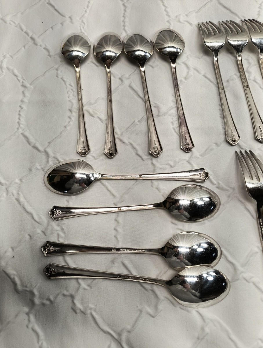 Holmes & Edwards Inlaid IS Silver Plate Spring Garden Flatware Set