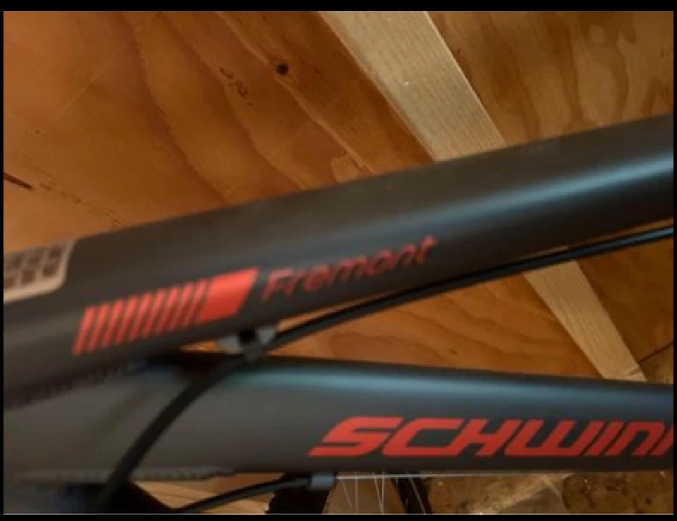 Bicicleta híbrida Schwinn Fremont, 21 velocidades, rueda 700c, negra, cuadro estilo hombre Foto 3 de 3