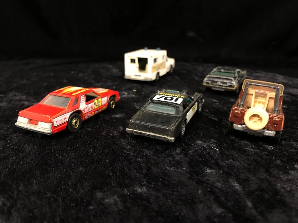 Lote de 5 autos Hot Wheels/Matchbox 1977 Lesney Ambulance, Jeep, 1974, 1981, 1982 Foto 3 de 4