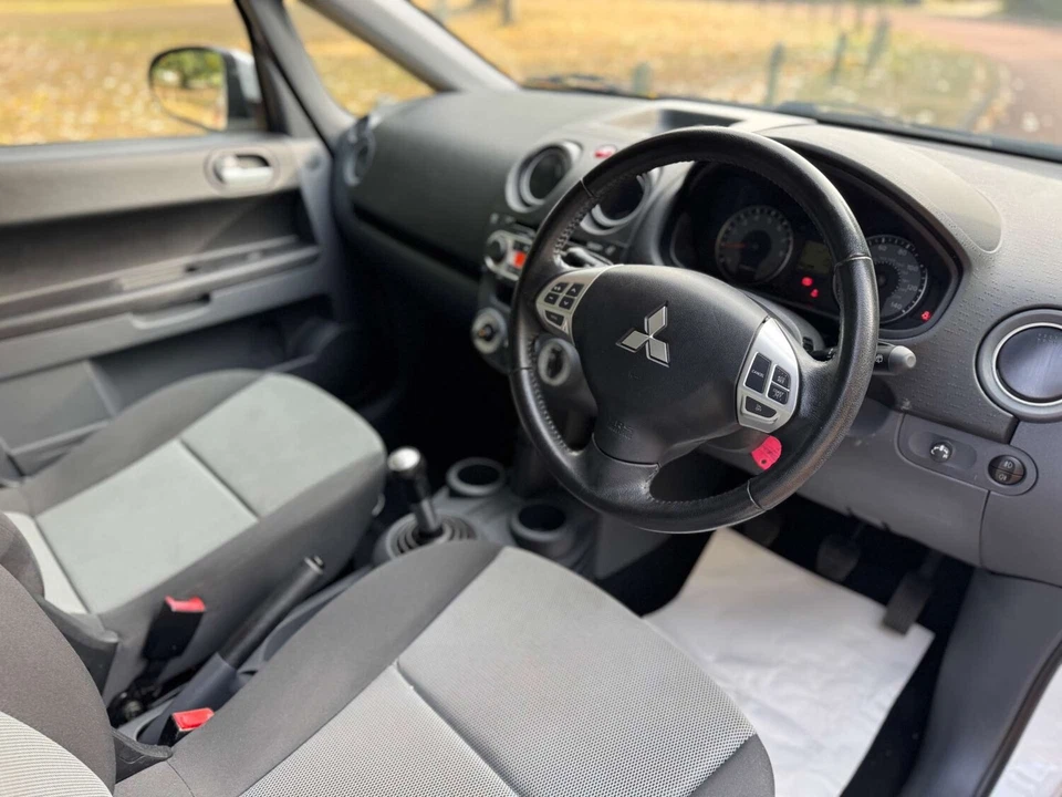 2013 Mitsubishi Colt 1.3 CZ2 5dr HATCHBACK PETROL Manual - Image 4 of 4