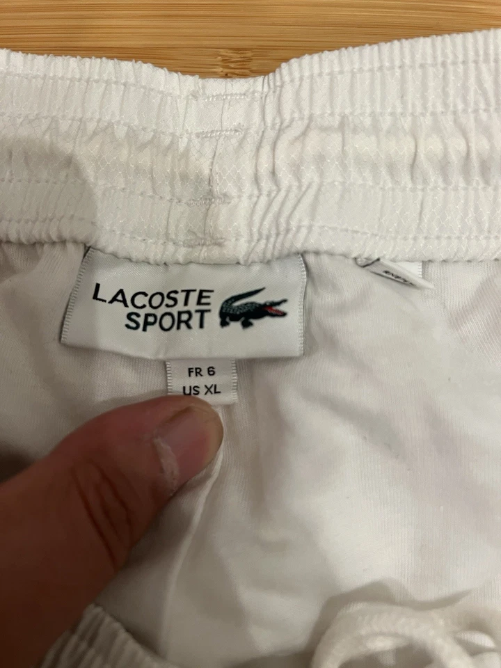 Shorts Lacoste Sport Light Colorblock em branco com azul e amarelo TAMANHO XL - Imagem 4 de 4
