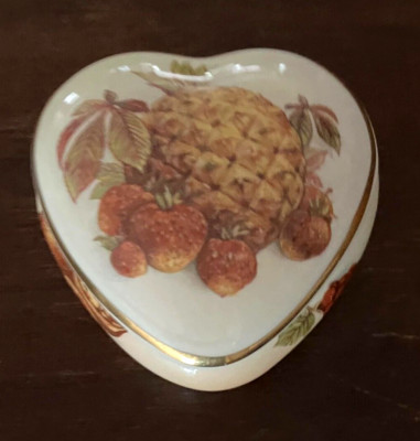 Vintage Palissy Heart Trinket Fruit Box With Gold Gild Rims. Royal Worcester Co.