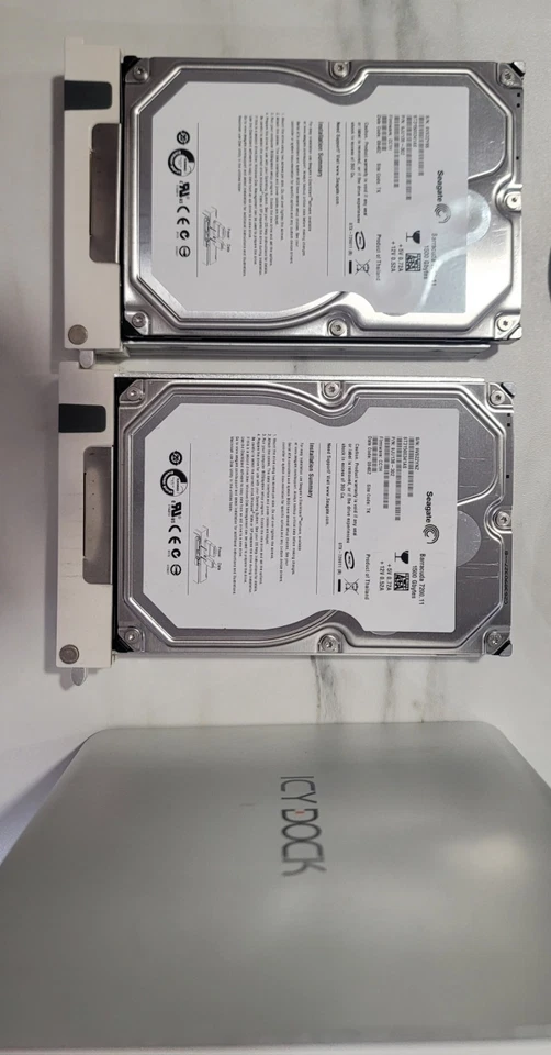 ICY DOCK ICYCube Silver 6TB (4x1.5) HDDs, Fan, Power, USB, eSATA Cable & Manuals - Image 3 of 4