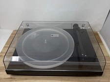 Pro-ject Debut Carbon Belt Drive Turntable With Ortofon Red Cartridge *READ