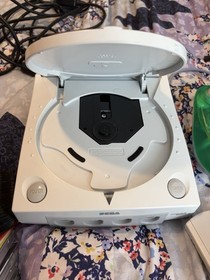 SEGA Dreamcast Console + Over 30 Games (some rare) + 2 Controllers + VMU (READ)