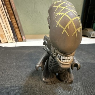 Titans AVP Vinyl Figure 2015 Collectible Alien vs. Predator