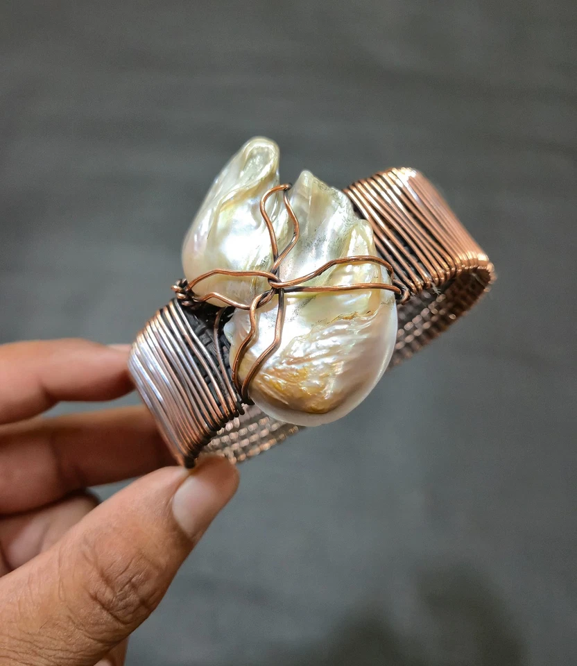 Brazalete ajustable de agua dulce madreperla envuelto en alambre de cobre regalo Foto 3 de 4
