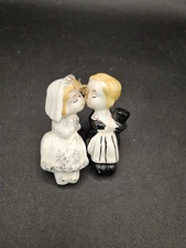 VTG. Shelf Sitters Kissing Bride/Groom Salt & Pepper Shakers Japan