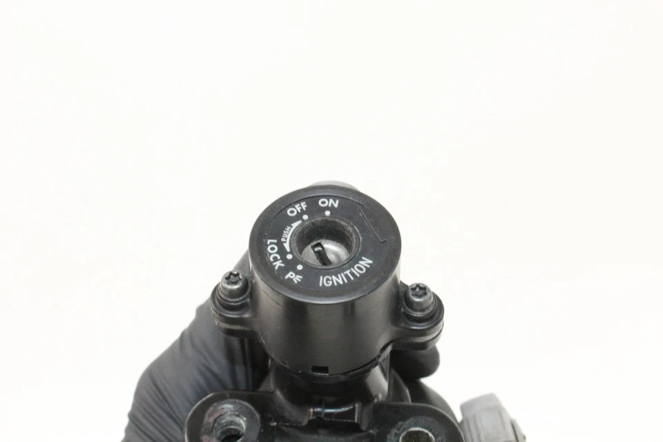 12-16 Suzuki GSXR 1000 Ignition Lock Gas Cap Seat Set with Key - Image 3 of 4