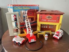 Vintage Fisher Price Fire Station 928 Complete in Box 1980 Nice 